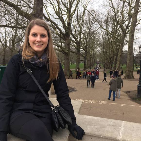 Meet your Posher, Laura - Picture 1 of 1